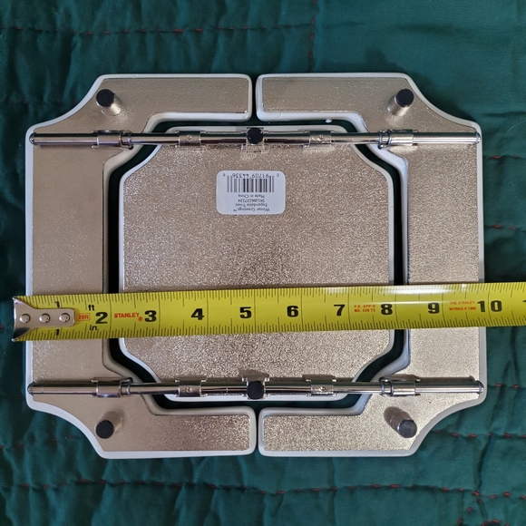 LENOX Winter Greetings Expanding Trivet - Picture 6 of 9